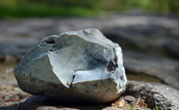 Dlaczego krzemień iskrzy?