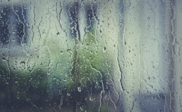 Jak pozbyć się korków w uszach?